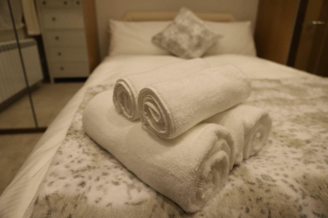 Apartment South Shield's Hidden Gem Emerald Sleeps 6 Guests