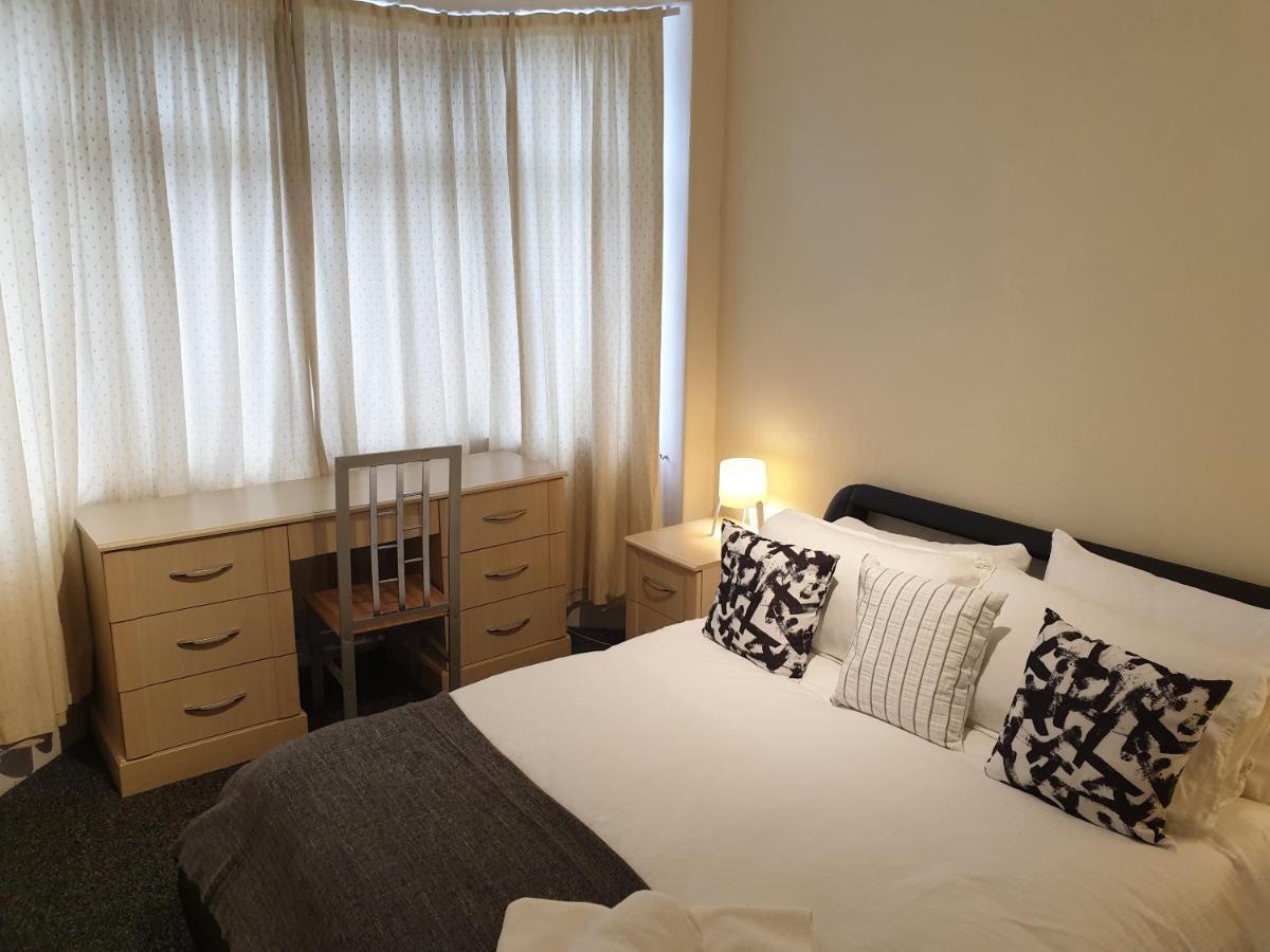 South Shield's Hidden Gem Emerald Sleeps 6 Guests Apartment South Shields