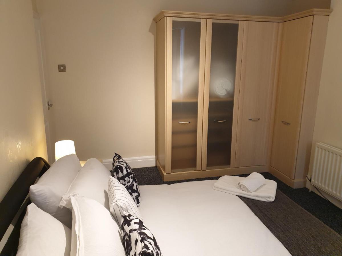 Apartment South Shield's Hidden Gem Emerald Sleeps 6 Guests *